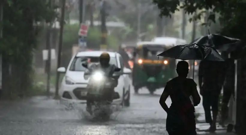 കനത്ത മഴ: കോഴിക്കോട്, വയനാട്, കാസർകോട് ജില്ലകളിലെ വിദ്യാഭ്യാസ സ്ഥാപനങ്ങൾക്ക് നാളെ അവധി; മേപ്പാടിയിൽ കർശന നിയന്ത്രണം