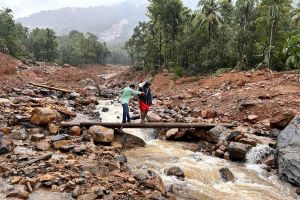 ഉരുൾപ്പൊട്ടലിനും മണ്ണിടിച്ചിലിനും സാധ്യത; വിലങ്ങാട് മേഖലയിലെ ജനങ്ങളെ ഉടൻ മാറ്റി താമസിപ്പിക്കണമെന്ന് കളക്ടർ