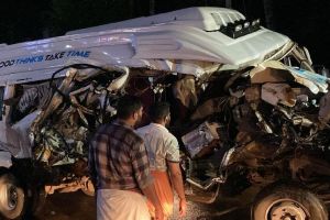 മലപ്പുറത്ത് വാഹനാപകടം: തീർത്ഥാടന സംഘം സഞ്ചരിച്ച ട്രാവലറും ടിപ്പർ ലോറിയും കൂട്ടിയിടിച്ച് രണ്ട് മരണം