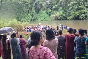 കുറ്റ്യാടിയിൽ അമ്മയും കുഞ്ഞും പുഴയിൽ ഒഴുക്കിൽപ്പെട്ടു; ആശുപത്രിയിൽ എത്തിച്ചെങ്കിലും അമ്മ മരണമടഞ്ഞു, കുട്ടിക്കായി തിരച്ചിൽ തുടരുന്നു