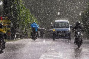 കനത്ത മഴ: കോഴിക്കോട്, കണ്ണൂർ, കാസർകോട് ജില്ലകളിലെ വിദ്യാഭ്യാസ സ്ഥാപനങ്ങൾക്ക് നാളെ അവധി
