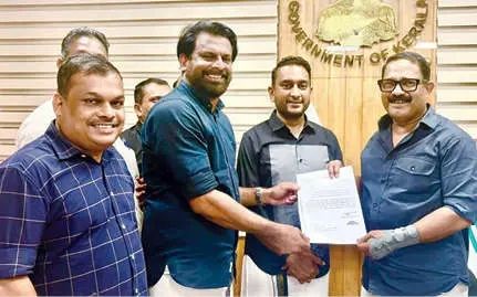 കൊടുവള്ളി ബസ് സ്റ്റാൻഡ് നവീകരണത്തിന് 10 കോടി അനുവദിക്കണം; മന്ത്രിക്ക് നിവേദനം നൽകി