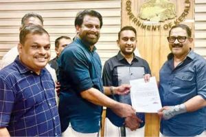 കൊടുവള്ളി ബസ് സ്റ്റാൻഡ് നവീകരണത്തിന് 10 കോടി അനുവദിക്കണം; മന്ത്രിക്ക് നിവേദനം നൽകി