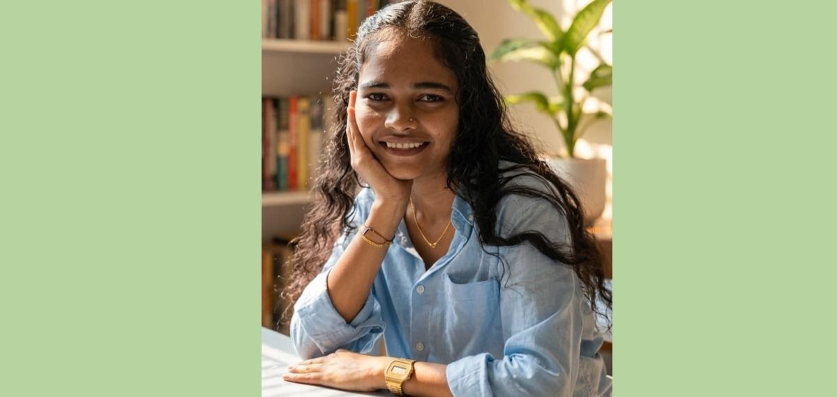 വിവാഹ നിശ്ചയത്തിനുള്ള ഒരുക്കങ്ങൾക്കിടെ താമരശ്ശേരിയിൽ യുവതി ജീവനൊടുക്കി  മൃതദേഹം താമരശ്ശേരി താലൂക്ക് ആശുപത്രിയിലേക്ക് മാറ്റി