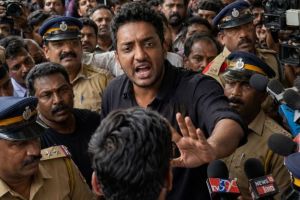 ശവപ്പറമ്പിലും തിണ്ണനിരങ്ങുന്ന ക്യാമറക്കണ്ണുകൾ; മലയാളിയുടെ സൈബർ മനോരോഗത്തിന് നിയമത്തിന്റെ ചരടുവേണം : ദിവാകരൻ ചോമ്പാല