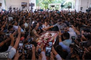 ശവക്കുഴിയിലെടുക്കുന്ന ലൈക്കുകൾ; മരണം ആഘോഷമാക്കുന്ന ആധുനിക ആൾരൂപങ്ങൾ :ദിവാകരൻ ചോമ്പാല