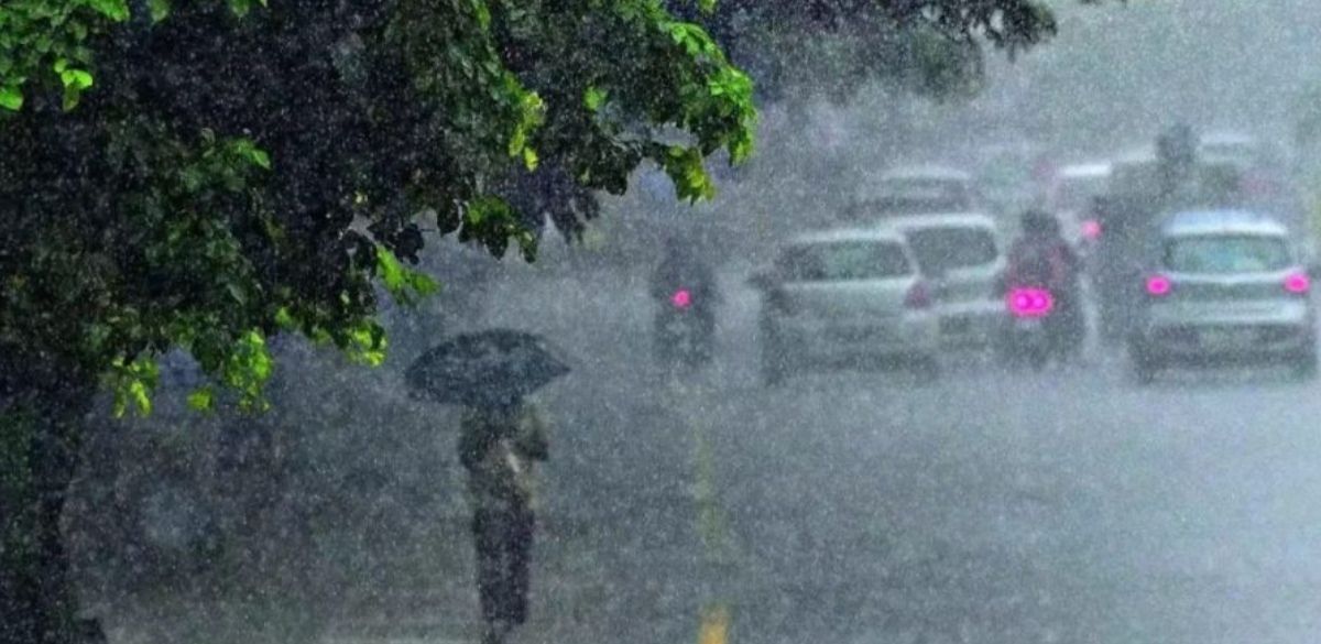 കാലവർഷം കനക്കുന്നു; കോഴിക്കോട് ഉൾപ്പെടെ മൂന്ന് ജില്ലകളിൽ ഇന്ന് റെഡ് അലർട്ട്, ട്രോളിങ് നിരോധനം അർദ്ധരാത്രി മുതൽ