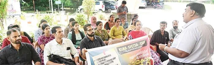കണ്ണൂർ സർവകലാശാലയ്ക്ക് മുന്നിൽ അനിശ്ചിതകാല നിരാഹാരസമരം ആരംഭിച്ചു