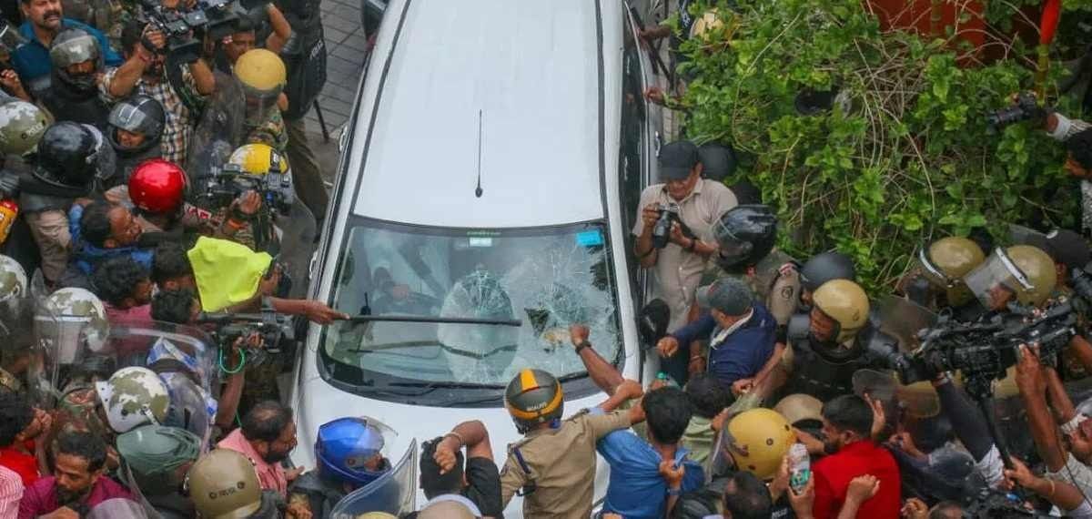 ED ഉദ്യോഗസ്ഥരെ ആക്രമിച്ച സംഭവം: 'എന്തുകൊണ്ട് ലാത്തിച്ചാർജ് നടത്തിയില്ല?' പൊലീസുകാർക്ക് ശാസനയുമായി കമ്മീഷണർ