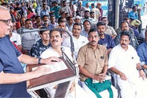 ഇന്ധനവില വർധനവ്: ബസ് മേഖലയെ പ്രതിസന്ധിയിലേക്ക് തള്ളിവിടരുതെന്ന് എം.വി. ശ്രേയാംസ് കുമാർ