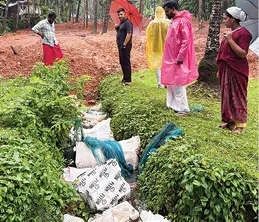 തോടും വയലും പ്ലാസ്റ്റിക് മാലിന്യവും മണ്ണിട്ടുമൂടി നികത്താൻ ശ്രമം; പ്രവൃത്തി തടഞ്ഞ് ഡി.വൈ.എഫ്.ഐ.