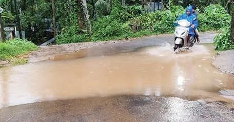 കായണ്ണബസാറിലെ റോഡിൽ വെള്ളക്കെട്ട്: ദുരിതത്തിലായി യാത്രക്കാരും വിദ്യാർഥികളും