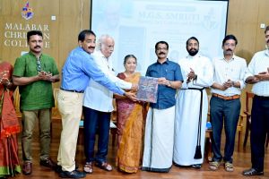 പ്രൊഫ. എം.ജി.എസ്. നാരായണന്റെ സ്മരണാർത്ഥമുള്ള 'എം.ജി.എസ്. സ്മൃതി' ഗ്രന്ഥം പ്രകാശനം ചെയ്തു