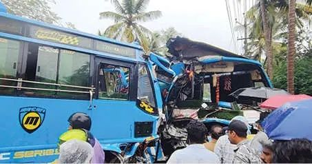 ഓർക്കാട്ടേരിയിൽ സ്വകാര്യബസുകൾ കൂട്ടിയിടിച്ച് മുപ്പതോളം പേർക്ക് പരിക്ക്; ഡ്രൈവർമാരുടെ പരിക്ക് സാരം