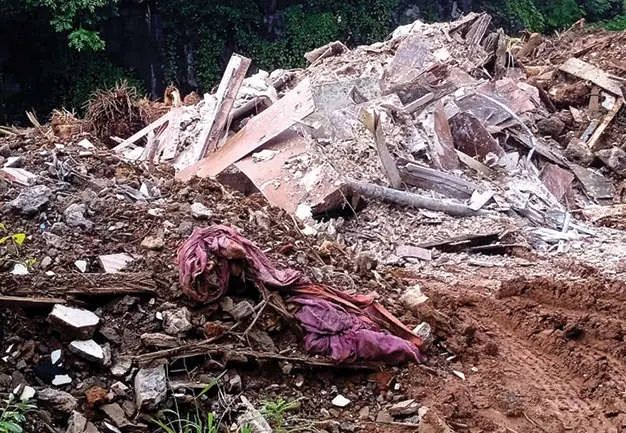 മാലിന്യശല്യത്താൽ പൊറുതിമുട്ടി പുല്ലംപൊയിൽ പ്രദേശവാസികൾ; നടപടിയില്ലെങ്കിൽ പ്രക്ഷോഭത്തിന് ഒരുങ്ങി നാട്ടുകാർ