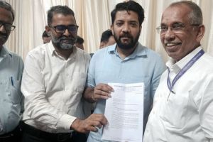 പ്രധാന ട്രെയിനുകൾക്ക് തലശ്ശേരിയിൽ സ്റ്റോപ്പ് അനുവദിക്കണം; ഷാഫി പറമ്പിൽ എം.പിക്ക് ഒപ്പുശേഖരണ നിവേദനം സമർപ്പിച്ചു