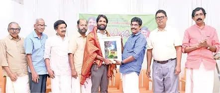 വനമിത്ര പുരസ്‌കാര ജേതാവ് ഡോ. ദിലീപിന് വടകര സൗഹൃദക്കൂട്ടായ്മയുടെ സ്നേഹാദരം