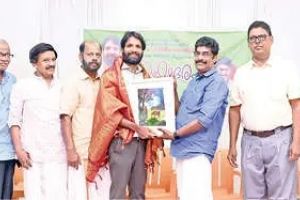 വനമിത്ര പുരസ്‌കാര ജേതാവ് ഡോ. ദിലീപിന് വടകര സൗഹൃദക്കൂട്ടായ്മയുടെ സ്നേഹാദരം