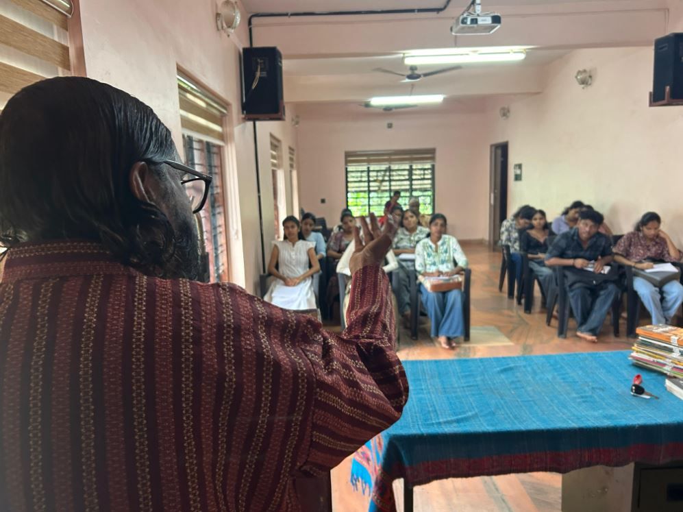 തലശ്ശേരിജ്ഞാന രഹസ്യത്തിൻ്റെ അക്ഷരജാലകം തുറന്ന് വെച്ച നാട് .