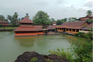 തടാകക്കരയിലെ അനന്തവിസ്മയം: അനന്തപുരം ക്ഷേത്രത്തിലേക്കൊരു യാത്ര : ഷർമിള പനോളി