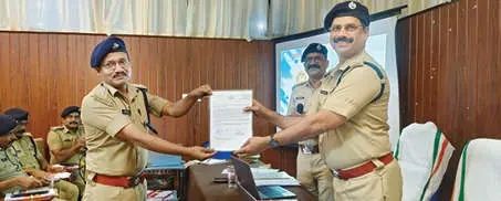 മികച്ച സേവനം കാഴ്ചവെച്ച പോലീസ് ഉദ്യോഗസ്ഥർക്ക് പ്രശംസാപത്രം നൽകി ആദരിച്ചു