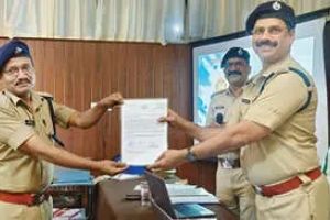 മികച്ച സേവനം കാഴ്ചവെച്ച പോലീസ് ഉദ്യോഗസ്ഥർക്ക് പ്രശംസാപത്രം നൽകി ആദരിച്ചു