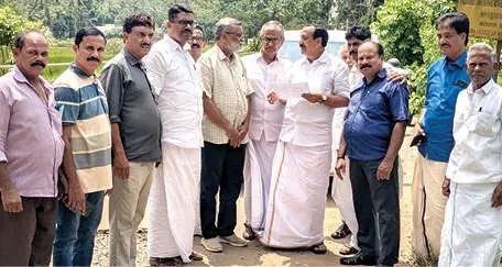 മലബാർ ബൊട്ടാണിക്കൽ ഗാർഡൻ റോഡ്: ബദൽ സാധ്യതകൾ പരിശോധിക്കാൻ എം.കെ. രാഘവൻ എം.പി. സ്ഥലം സന്ദർശിച്ചു