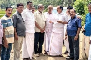 മലബാർ ബൊട്ടാണിക്കൽ ഗാർഡൻ റോഡ്: ബദൽ സാധ്യതകൾ പരിശോധിക്കാൻ എം.കെ. രാഘവൻ എം.പി. സ്ഥലം സന്ദർശിച്ചു