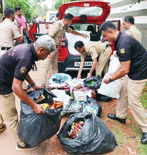 ഓപ്പറേഷൻ തൂഫാൻ; കാസർകോട്ട് കാറിൽ കടത്തുകയായിരുന്ന എട്ട് ചാക്ക് പുകയില ഉത്പന്നങ്ങളുമായി യുവാവ് പിടിയിൽ