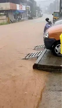 ശക്തമായ മഴയിൽ മാനന്തവാടി നഗരം വെള്ളത്തിൽ മുങ്ങി; വ്യാപാരസ്ഥാപനങ്ങളിൽ വെള്ളം കയറി വ്യാപക നഷ്ടം