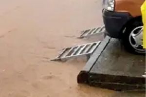 ശക്തമായ മഴയിൽ മാനന്തവാടി നഗരം വെള്ളത്തിൽ മുങ്ങി; വ്യാപാരസ്ഥാപനങ്ങളിൽ വെള്ളം കയറി വ്യാപക നഷ്ടം