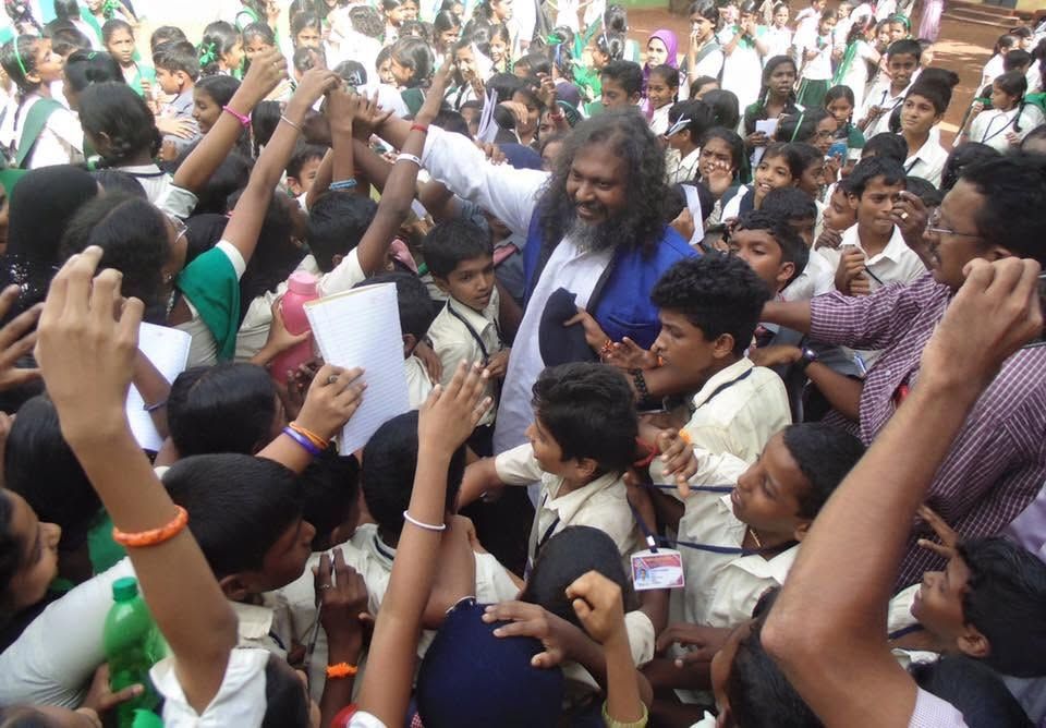 വരയരങ്ങിലെ അതിവേഗ വിസ്മയം; അഞ്ചുകോടി കാഴ്ചക്കാരുമായി ഇൻസ്റ്റാഗ്രാമിലും തരംഗമായി അഡ്വ. ജിതേഷ്‌ജി :ദിവാകരൻ ചോമ്പാല