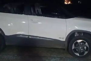 അടിമുടി ദുരൂഹത, തൃപ്രയാറിൽ കാറിൻറെ ചില്ല് തകർത്ത് മുളകുപൊടി സ്പ്രേ ചെയ്ത് വൻ കവർച്ച; തട്ടിയെടുത്തത് 16 ലക്ഷം