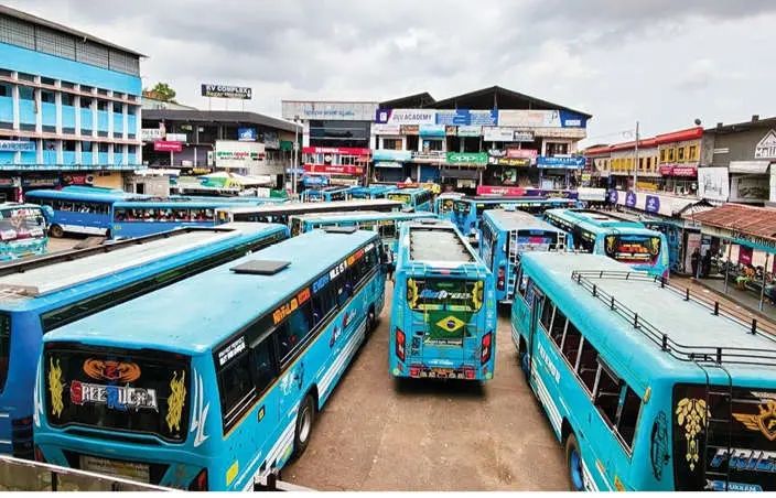 റോഡ് നിർമ്മാണം: മുക്കം പുതിയ ബസ് സ്റ്റാൻഡ് അടച്ചു, പഴയ സ്റ്റാൻഡിൽ കടുത്ത ഗതാഗതക്കുരുക്കും യാത്രാദുരിതവും