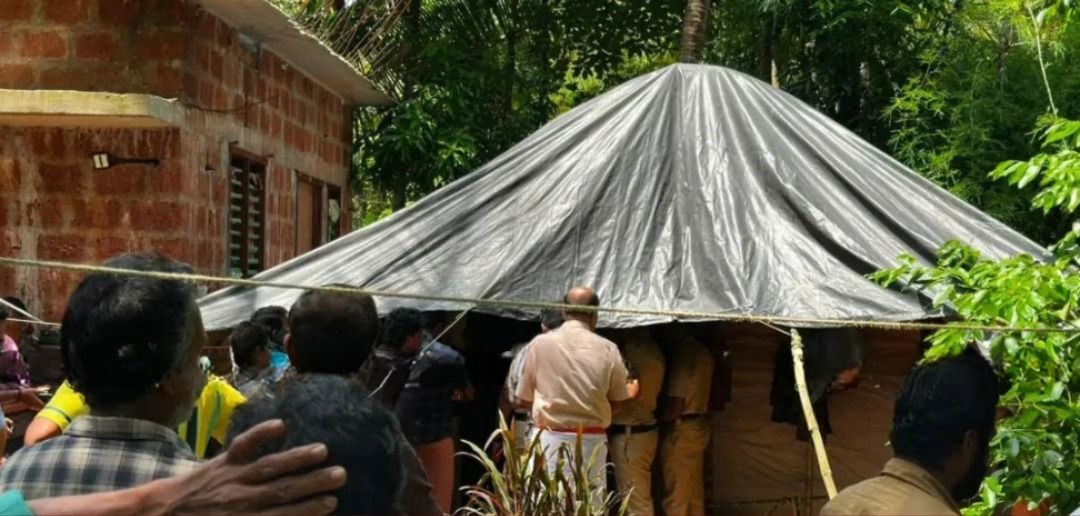 പൊയിൽക്കാവിൽ മധ്യവയസ്‌ക വീടിനുള്ളിൽ വെട്ടേറ്റ് കൊല്ലപ്പെട്ട നിലയിൽ; ഭർത്താവിനെ കാണാനില്ലെന്ന് റിപ്പോർട്ട്