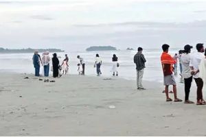 ഡ്രൈവ് ഇൻ ബീച്ചിൽ സഞ്ചാരികളുടെ പ്രവാഹം: സുരക്ഷാ മുൻകരുതലുകളും ട്രാഫിക് നിയന്ത്രണവും ശക്തമാക്കണമെന്ന് ആവശ്യം