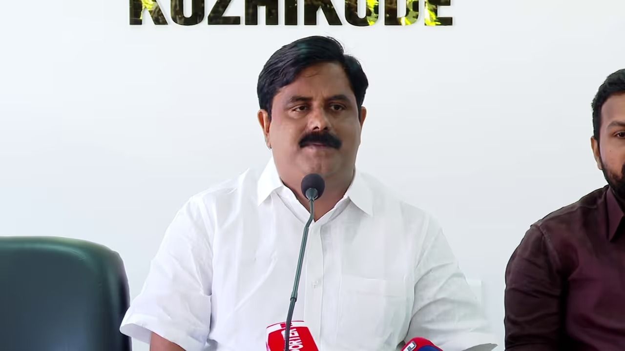 കെ.കെ. ലതികയുടെയും മകന്റെയും പേര് ഞങ്ങൾ പറഞ്ഞിട്ടില്ല'; കാഫിർ സ്ക്രീൻ ഷോട്ടിൽ പ്രാദേശിക നേതാക്കളും കുടുങ്ങുമെന്ന് പ്രവീൺകുമാർ