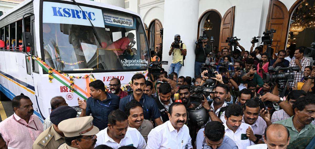 കെഎസ്ആർടിസിയുടെ പ്രിയദർശിനി പദ്ധതി: ലോഗോ രൂപകൽപ്പന ചെയ്യാൻ അവസരം, സമ്മാനത്തുക 10,000 രൂപ