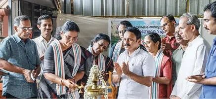 ഖാദി എംപോറിയത്തിൽ ഞാറ്റുവേല മേള തുടങ്ങി; ഖാദി തുണിത്തരങ്ങൾക്ക് 50 ശതമാനം ഡിസ്‌കൗണ്ട്