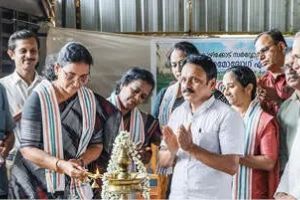 ഖാദി എംപോറിയത്തിൽ ഞാറ്റുവേല മേള തുടങ്ങി; ഖാദി തുണിത്തരങ്ങൾക്ക് 50 ശതമാനം ഡിസ്‌കൗണ്ട്