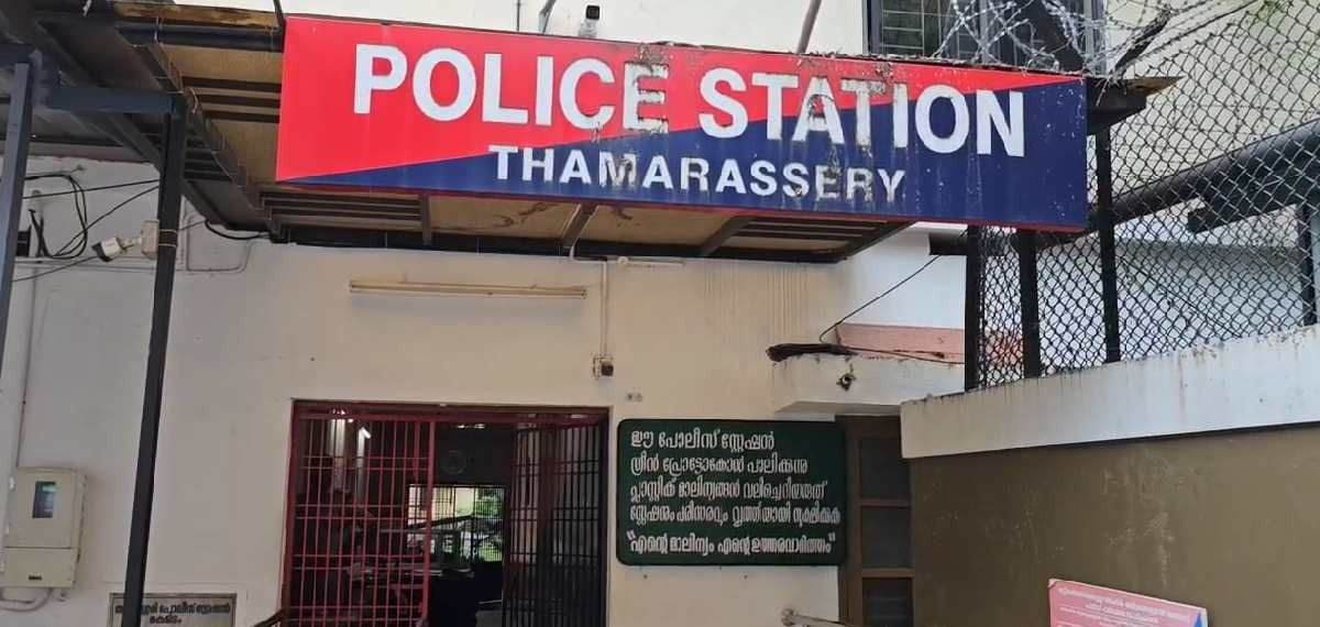 സ്‌കൂൾ വിദ്യാർത്ഥിയുടെ വാട്ടർബോട്ടിലിൽ വാറ്റുചാരായം; കോഴിക്കോട് സ്കൂളിൽ വ്യാജമദ്യം കൊണ്ടുവന്ന പത്താം ക്ലാസുകാരൻ പിടിയിൽ
