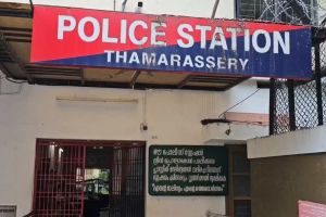സ്‌കൂൾ വിദ്യാർത്ഥിയുടെ വാട്ടർബോട്ടിലിൽ വാറ്റുചാരായം; കോഴിക്കോട് സ്കൂളിൽ വ്യാജമദ്യം കൊണ്ടുവന്ന പത്താം ക്ലാസുകാരൻ പിടിയിൽ