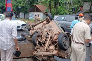 വടകരയിൽ നിയന്ത്രണം വിട്ട കാർ ഡിവൈഡറിലിടിച്ചു മറിഞ്ഞു; കോട്ടക്കുന്ന് സ്വദേശിനി മരിച്ചു