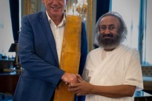 ഗുരുദേവ് ശ്രീശ്രീരവിശങ്കർജി ബെൽജിയം ഉപപ്രധാനമന്ത്രി ജാൻ ജാംബണുമായി സൗഹൃദ കൂടിക്കാഴ്ച നടത്തി