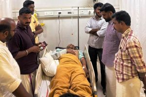 മടപ്പള്ളിയിൽ വിദ്യാർത്ഥികളെ ബസ് കയറ്റാൻ സഹായിക്കുന്നതിനിടെ ഡി.വൈ.എഫ്.ഐ. നേതാവിനെ ബസ് കയറ്റി അപായപ്പെടുത്താൻ ശ്രമം; ആശുപത്രിയിൽ പ്രവേശിപ്പിച്ചു
