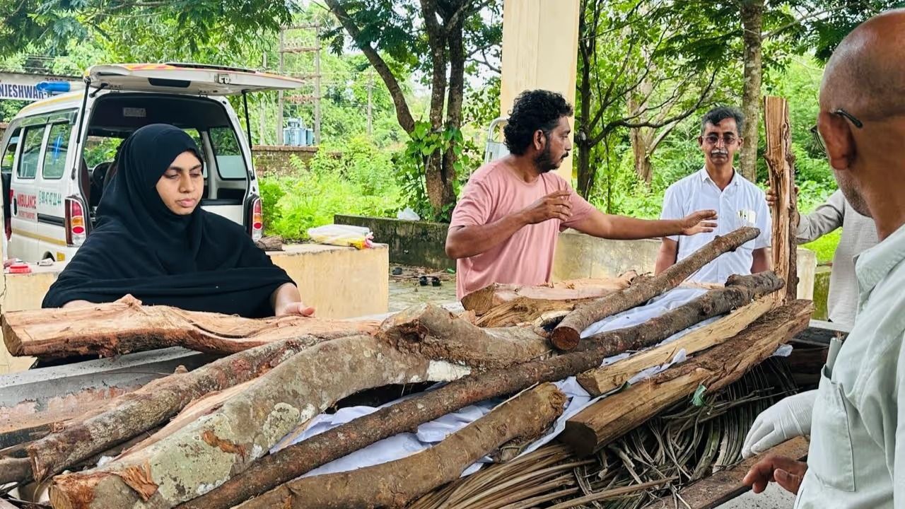 മതസൗഹാർദ്ദത്തിന്റെ ഉദാത്ത മാതൃക; ഉറ്റവർ കൈയൊഴിഞ്ഞ നാരായണന് മകളുടെ സ്ഥാനത്ത് നിന്ന് ചിതകൊളുത്തി ഇർഫാന ഇഖ്ബാൽ