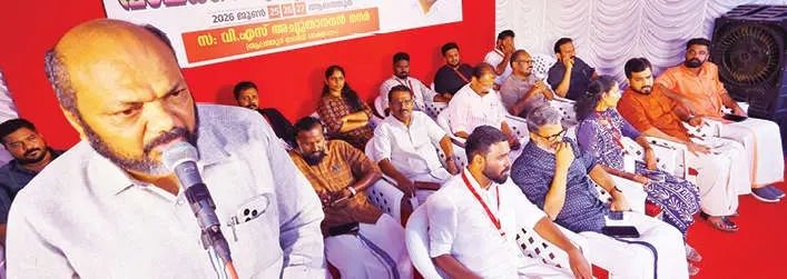 മുഖ്യമന്ത്രി നിന്നുകൊണ്ട് പറയുന്ന വാക്ക് ഇരിക്കുമ്പോൾ മാറ്റുന്നയാൾ: പി. രാജീവ്
