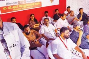 മുഖ്യമന്ത്രി നിന്നുകൊണ്ട് പറയുന്ന വാക്ക് ഇരിക്കുമ്പോൾ മാറ്റുന്നയാൾ: പി. രാജീവ്