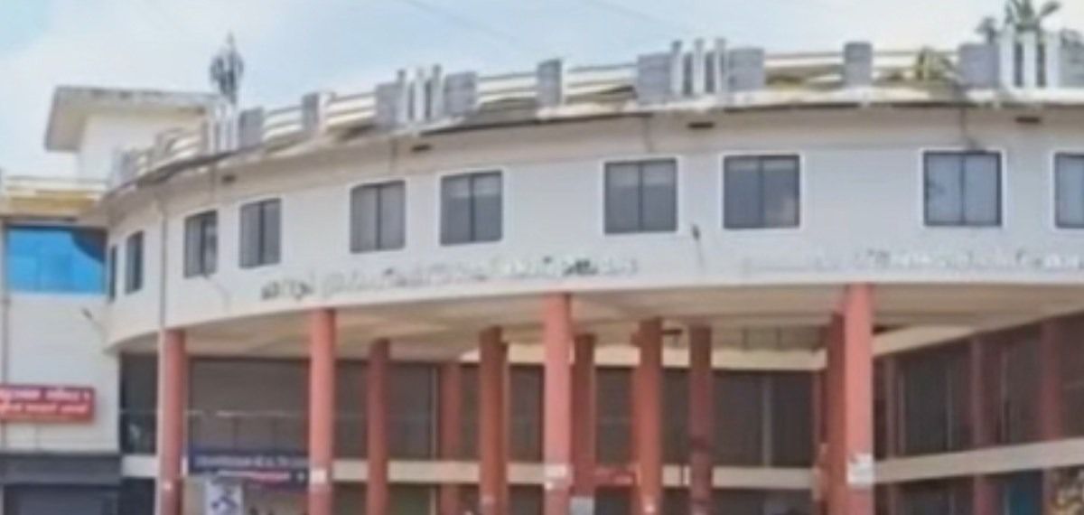 മാവൂർ പഞ്ചായത്ത് ഓഫീസിൽ രണ്ട് വർഷമായി ഒളിക്യാമറ; സ്ഥാപിച്ചത് താൽകാലിക ജീവനക്കാരൻ, പരാതി നൽകി എൽഡിഎഫ് അംഗങ്ങൾ