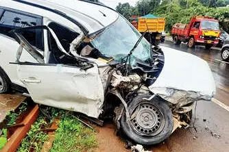 എടവണ്ണ - കൊയിലാണ്ടി സംസ്ഥാന പാതയിൽ കാറും ലോറിയും കൂട്ടിയിടിച്ച് അപകടം; രണ്ടുപേർക്ക് പരിക്ക്